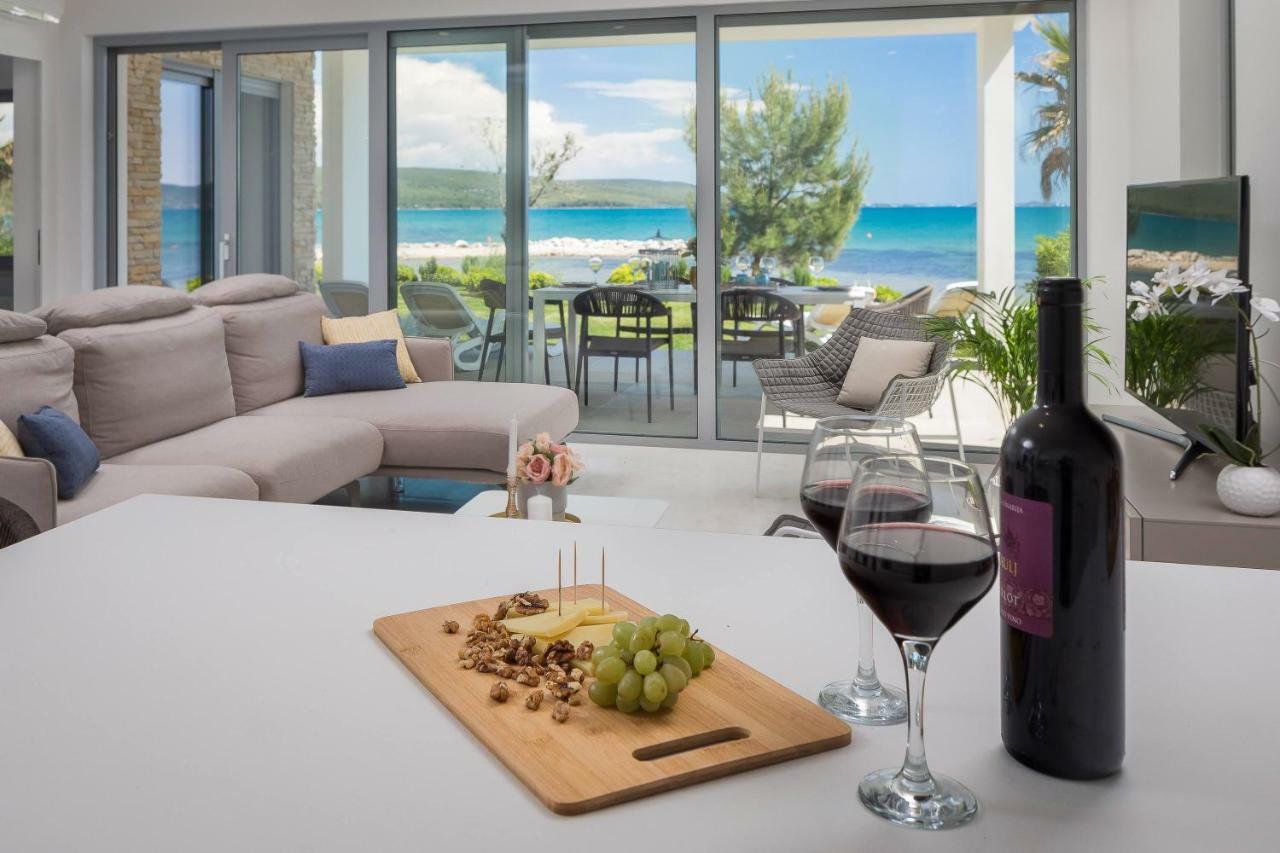 Luxury Design Beach Front Apartment ซูโกชัน ภายนอก รูปภาพ