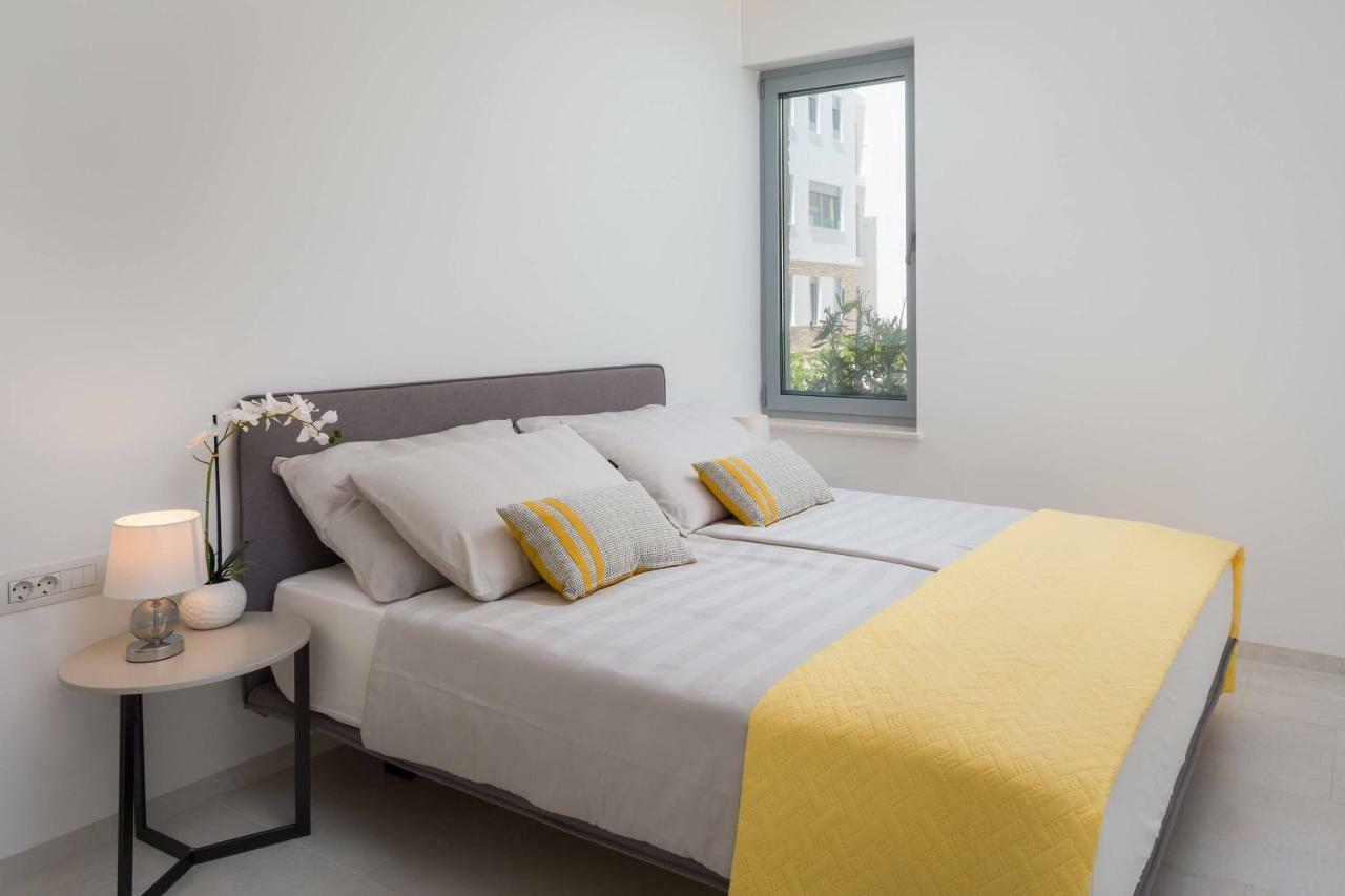 Luxury Design Beach Front Apartment ซูโกชัน ภายนอก รูปภาพ