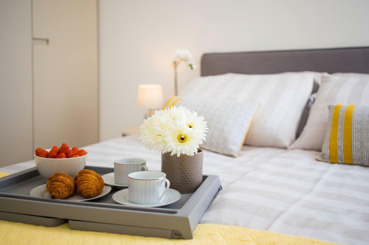 Luxury Design Beach Front Apartment ซูโกชัน ภายนอก รูปภาพ