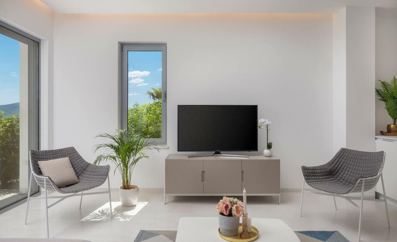Luxury Design Beach Front Apartment ซูโกชัน ภายนอก รูปภาพ