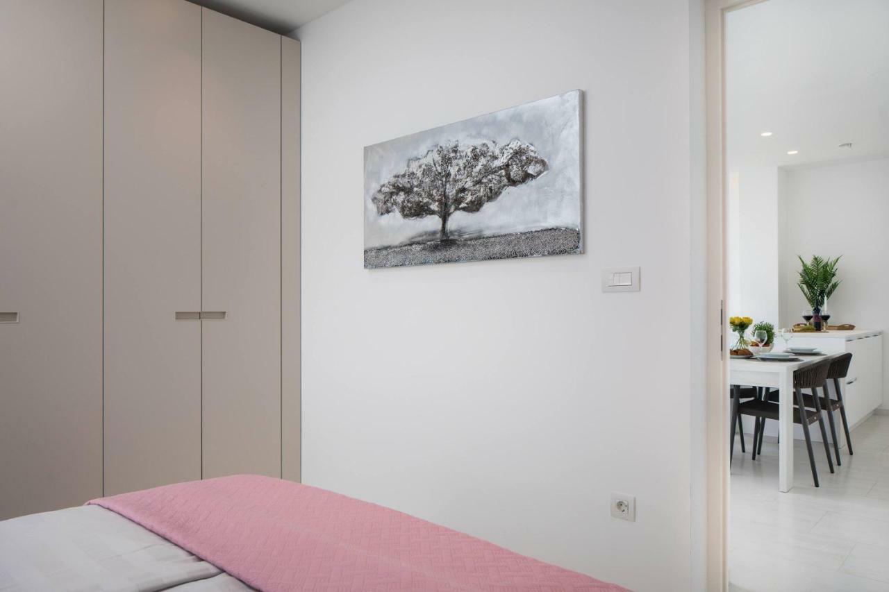 Luxury Design Beach Front Apartment ซูโกชัน ภายนอก รูปภาพ