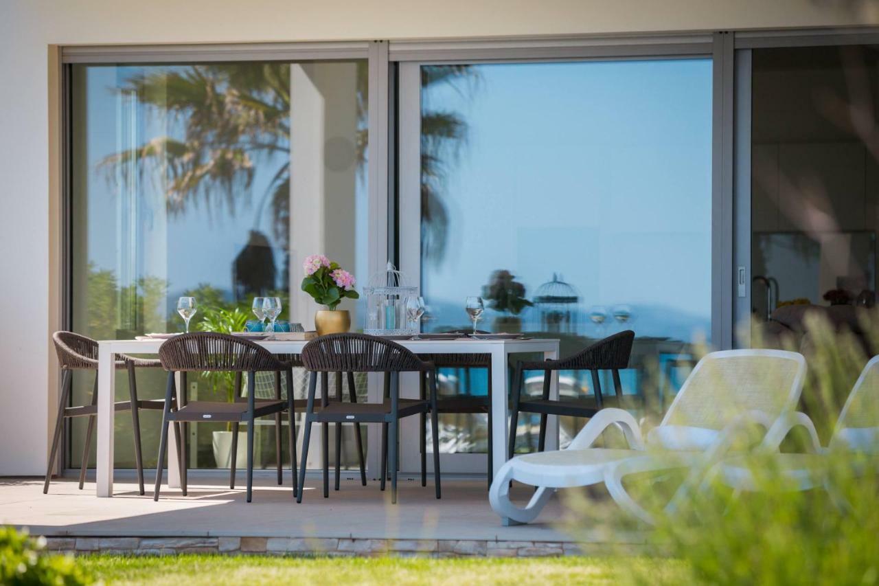 Luxury Design Beach Front Apartment ซูโกชัน ภายนอก รูปภาพ