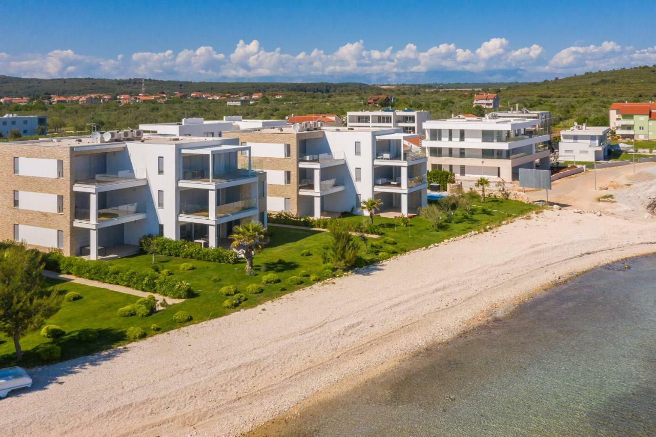 Luxury Design Beach Front Apartment ซูโกชัน ภายนอก รูปภาพ