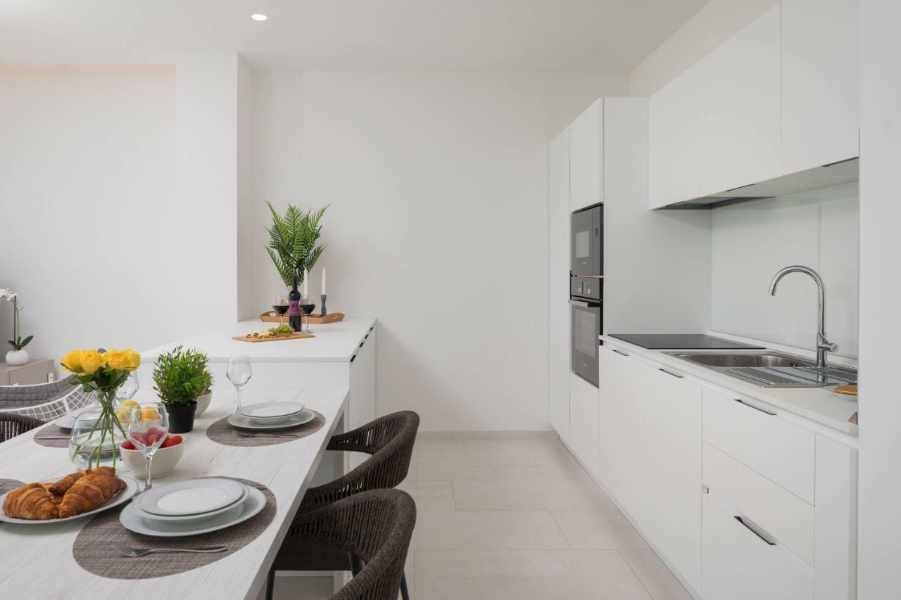Luxury Design Beach Front Apartment ซูโกชัน ภายนอก รูปภาพ